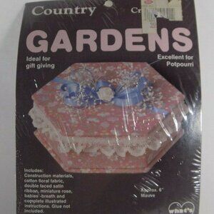 🌷5/25 SALE NEW Country Gardens Fabric Craft Decorator Gift Box Kit Mauve Floral